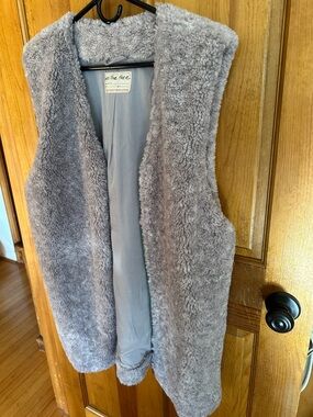 We The Free Plush Faux-Shearling Vest in Taupe Gray. Size large.